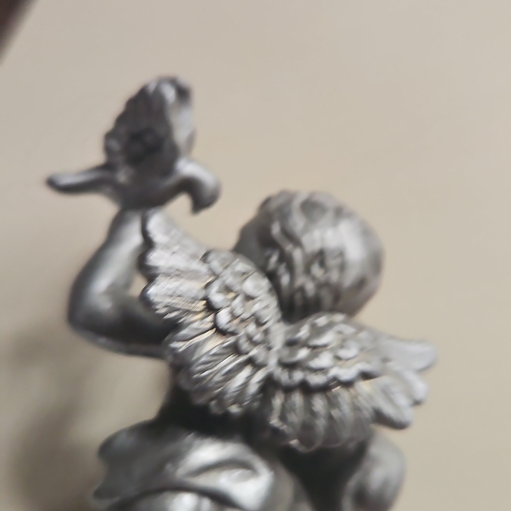 Vintage Pewter Cherub Angel Holding A Dove Figure. - Picture 11 of 12